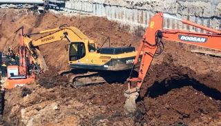 Разработка котлована экскаватором под фундамент в Глазове — цена от 2548 руб. | 2Землекопа-Глз